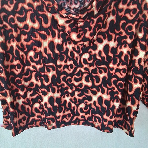 Yummy Soft Plus Size Cropped Hoodie Size 2X in Black Orange Red Flame Design‎ - Picture 8 of 10